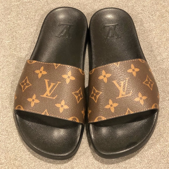 Shoes - Louis Vuitton Slides Sandals 7